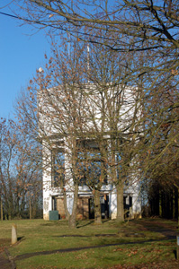 Heath and Reach water tower December 2008